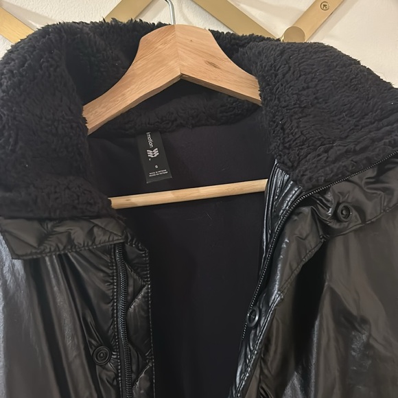 All in motion Puffer Jacket - Picture 5 of 7